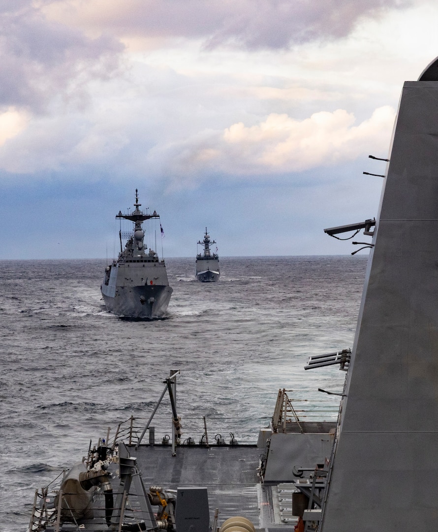 The Republic of Korea (ROK) Navy Chungmugong Yi Sun-sin-class destroyer ROKS Wang Geon (DDG 978), left, and Daegu-class frigate ROKS Daejeon (FFG 823), right, sail in formation aft of Arleigh Burke-class guided-missile destroyer USS Dewey (DDG 105) during the Maritime Counter Special Operations Exercise (MCSOFEX) with the ROK Navy, Nov. 18, 2025.