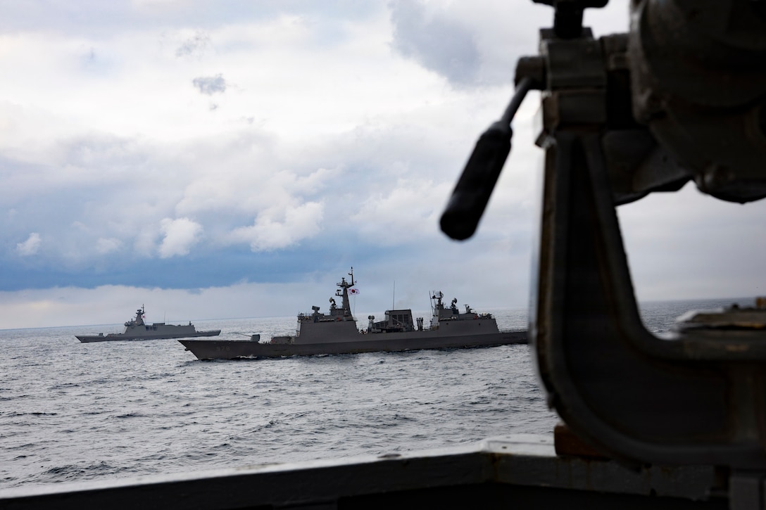 The Republic of Korea (ROK) Navy Chungmugong Yi Sun-sin-class destroyer ROKS Wang Geon (DDG 978), right, and Daegu-class frigate ROKS Daejeon (FFG 823), left, sail in formation alongside the Arleigh Burke-class guided-missile destroyer USS Dewey (DDG 105) during the Maritime Counter Special Operations Exercise (MCSOFEX) with the ROK Navy Nov. 18, 2025.