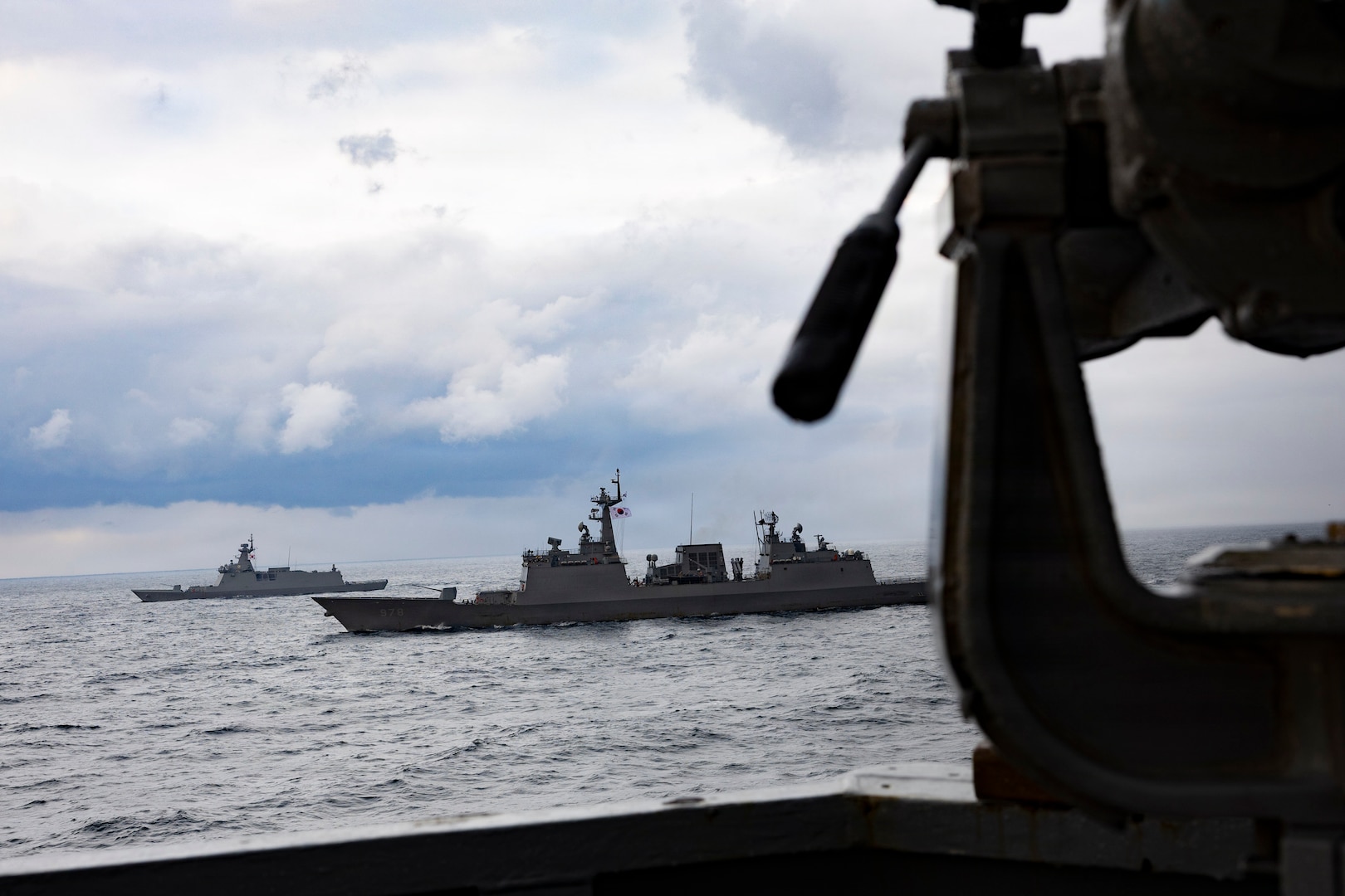 The Republic of Korea (ROK) Navy Chungmugong Yi Sun-sin-class destroyer ROKS Wang Geon (DDG 978), right, and Daegu-class frigate ROKS Daejeon (FFG 823), left, sail in formation alongside the Arleigh Burke-class guided-missile destroyer USS Dewey (DDG 105) during the Maritime Counter Special Operations Exercise (MCSOFEX) with the ROK Navy Nov. 18, 2025.