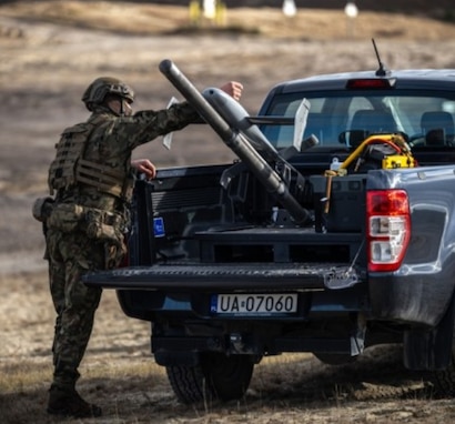 NOWA DĘBA, Poland — U.S., Polish and Romanian Soldiers demonstrated a new counter-unmanned aircraft system capability on Nov. 18, underscoring how allies are adapting to the growing drone threat along NATO’s eastern flank.