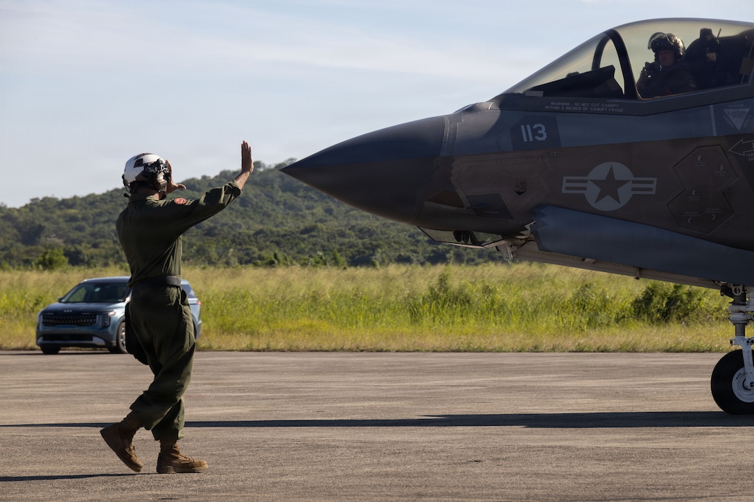 A U.S. Marine with Marine Fighter Attack Squadron (VMFA) 225, U.S. Marine Corps Forces, South, signals to a U.S. Marine Corps F-35B Lightning II assigned to VMFA-225 at Jose Aponte de la Torre Airport in Ceiba, Puerto Rico, Nov. 17, 2025. U.S. military forces are deployed to the Caribbean in support of the U.S. Southern Command mission, Department of War-directed operations, and the president’s priorities to disrupt illicit drug trafficking and protect the homeland. (U.S. Marine Corps photo)