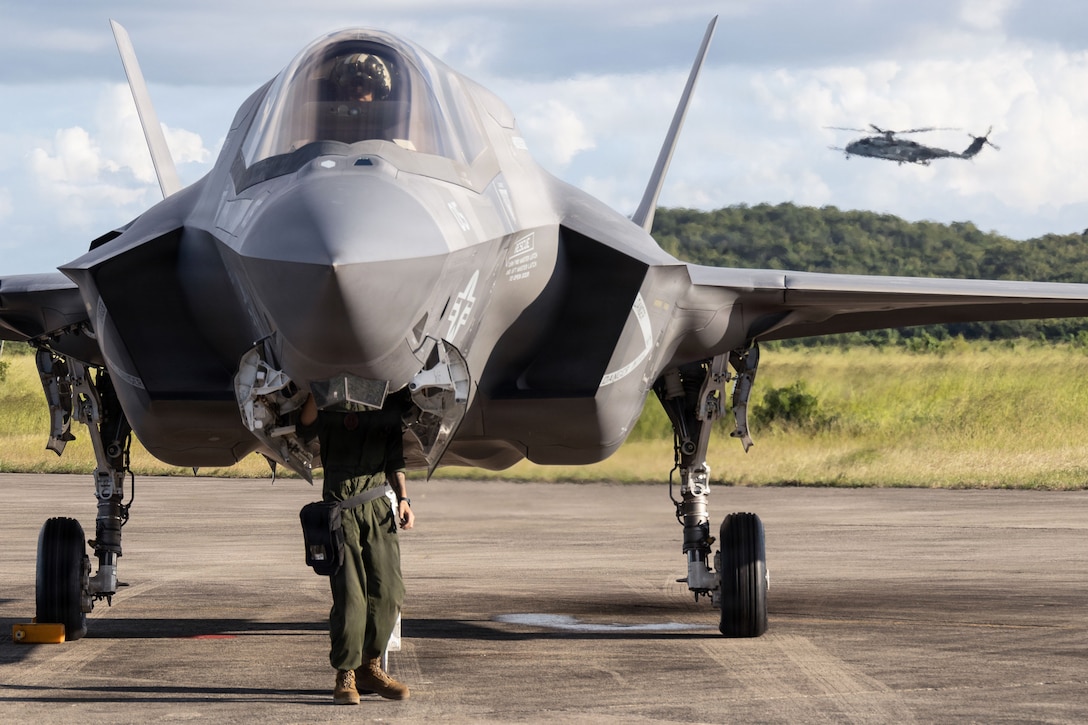 A U.S. Marine with Marine Fighter Attack Squadron (VMFA) 225, U.S. Marine Corps Forces, South, signals to a U.S. Marine Corps F-35B Lightning II assigned to VMFA-225 at Jose Aponte de la Torre Airport in Ceiba, Puerto Rico, Nov. 17, 2025. U.S. military forces are deployed to the Caribbean in support of the U.S. Southern Command mission, Department of War-directed operations, and the president’s priorities to disrupt illicit drug trafficking and protect the homeland. (U.S. Marine Corps photo)