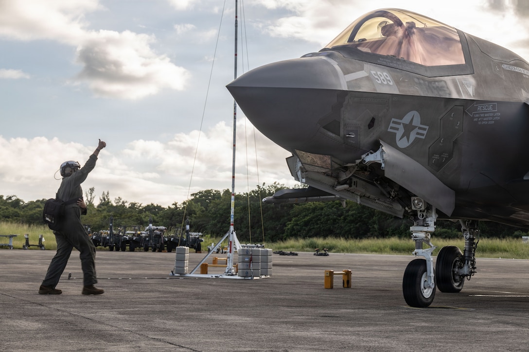 A U.S. Marine with Marine Fighter Attack Squadron (VMFA) 225, U.S. Marine Corps Forces, South, signals to a U.S. Marine Corps F-35B Lightning II assigned to VMFA-225 at Jose Aponte de la Torre Airport in Ceiba, Puerto Rico, Nov. 17, 2025. U.S. military forces are deployed to the Caribbean in support of the U.S. Southern Command mission, Department of War-directed operations, and the president’s priorities to disrupt illicit drug trafficking and protect the homeland. (U.S. Marine Corps photo)