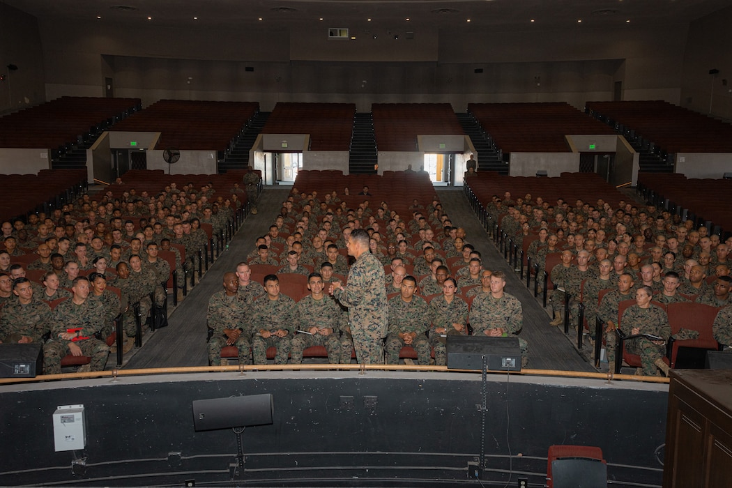 Sergeant Major of the Marine Corps visits MCRDSD