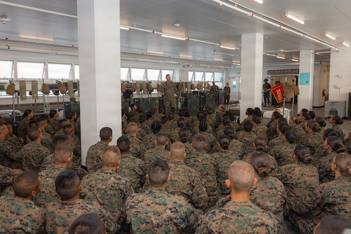 Sergeant Major of the Marine Corps visits MCRDSD