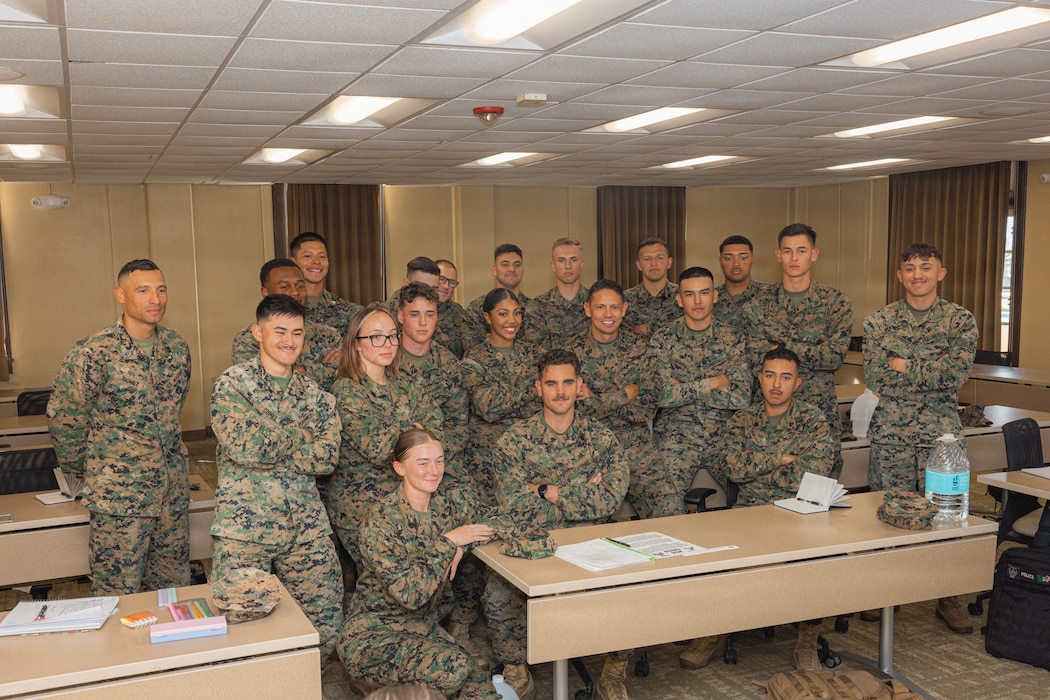 Sergeant Major of the Marine Corps visits MCRDSD