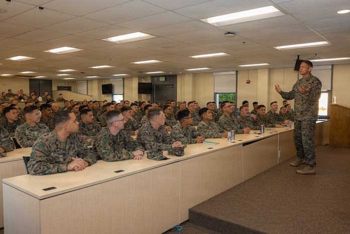 Sergeant Major of the Marine Corps visits MCRDSD