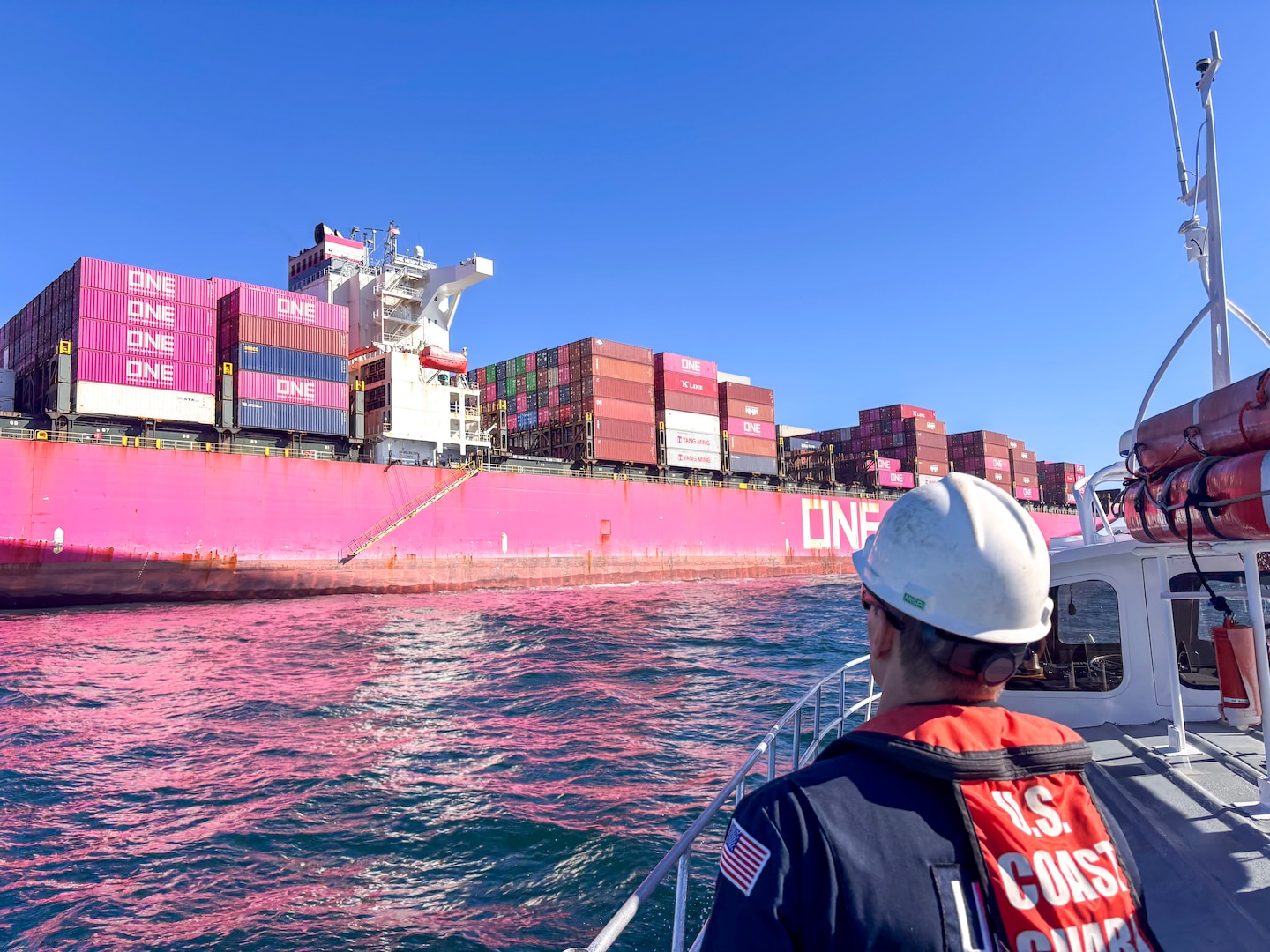 Unified Command continues responding on-scene for the ONE Henry Hudson cargo container [Image 1 of 4]