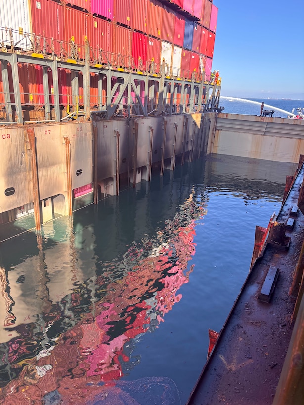 Unified Command continues responding on-scene for the ONE Henry Hudson cargo container [Image 4 of 4]