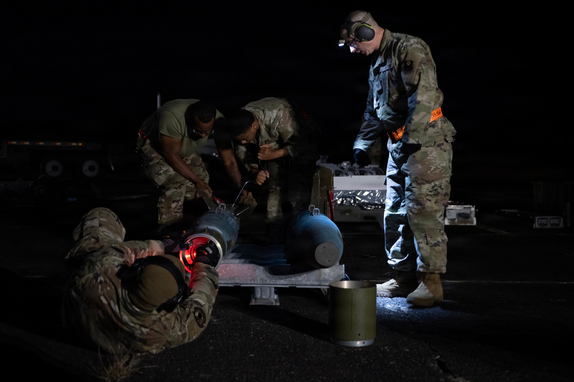 U.S. Air Force munitions systems specialists assigned to the 1st Special Operations Wing assemble a bomb during an Ammo Advanced Performance Experience at Eglin Range, Florida, Nov. 5, 2025.