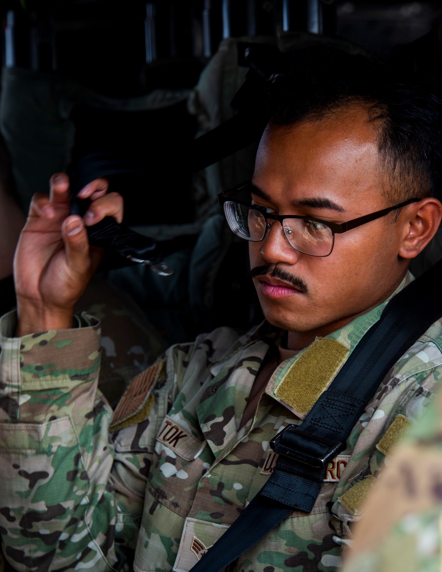 U.S. service members conduct rotary-wing familiarization training