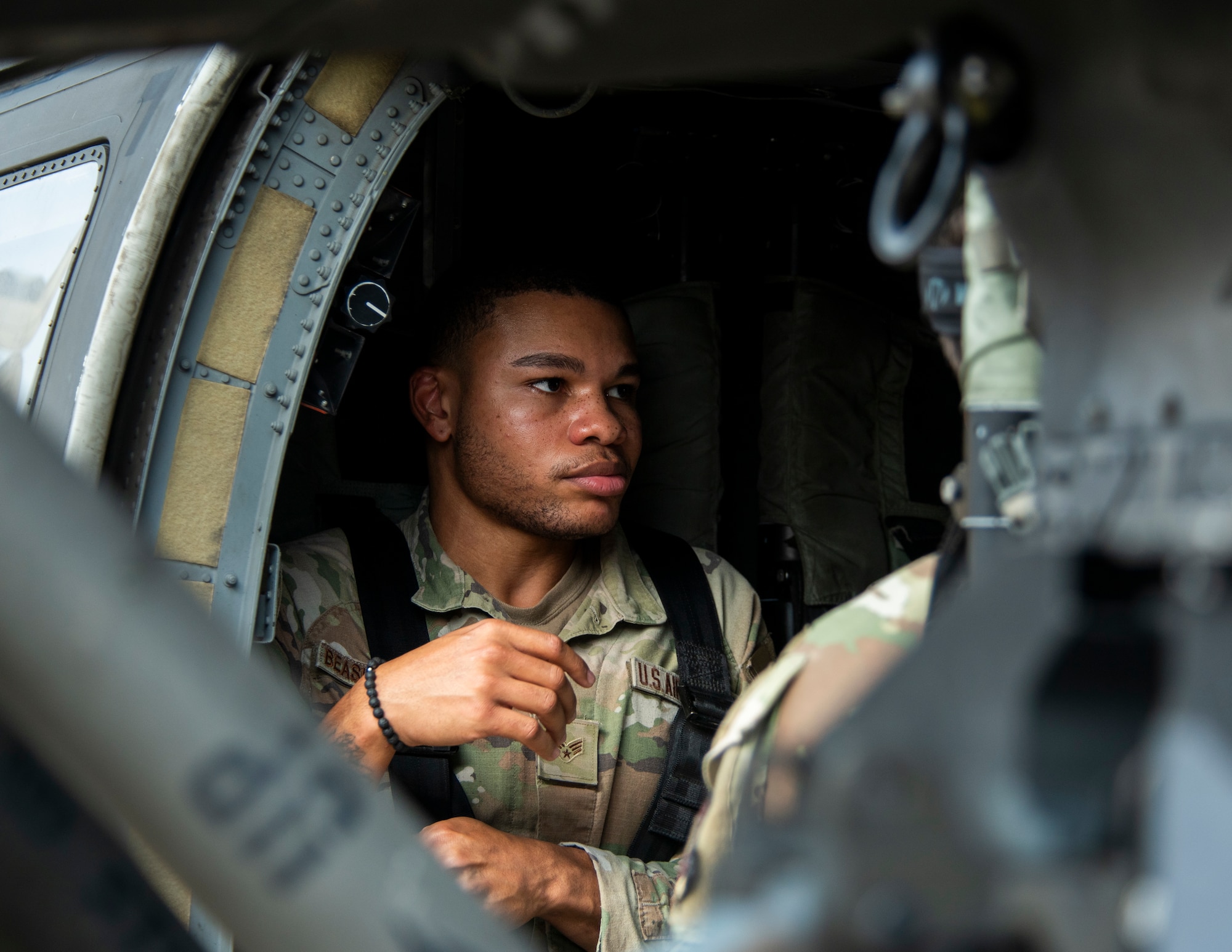 U.S. service members conduct rotary-wing familiarization training