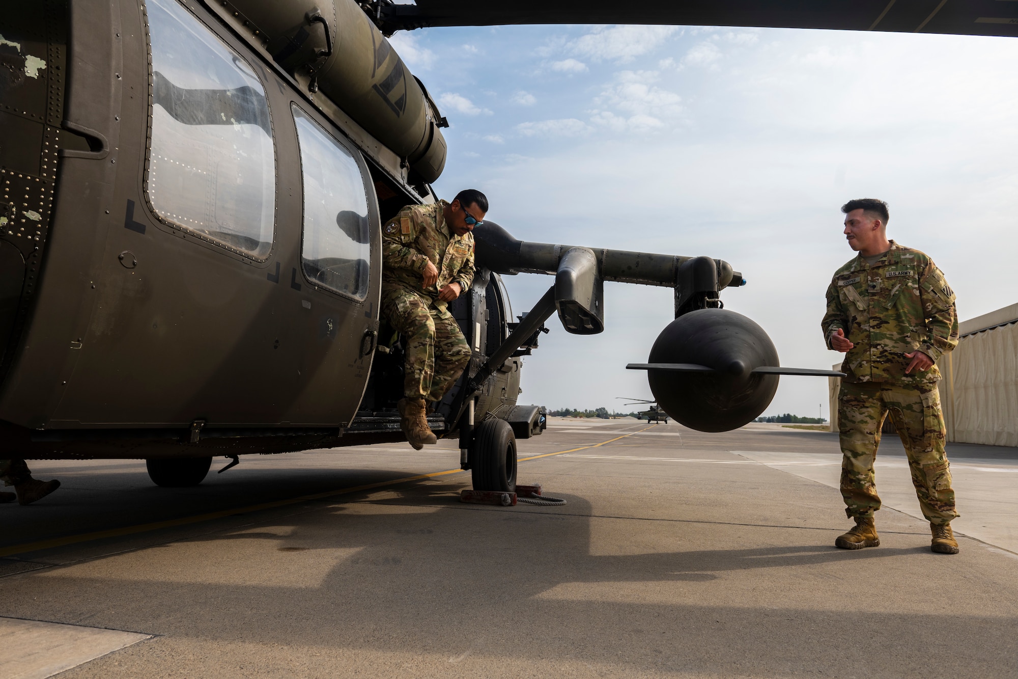 U.S. service members conduct rotary-wing familiarization training