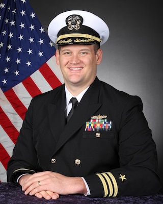 251003-N-SI161-1004 DAHLGREN, Va. (Oct. 3, 2025) Official portrait of Cmdr. Stephen Ray. (U.S. Navy photo by Michael Bova)