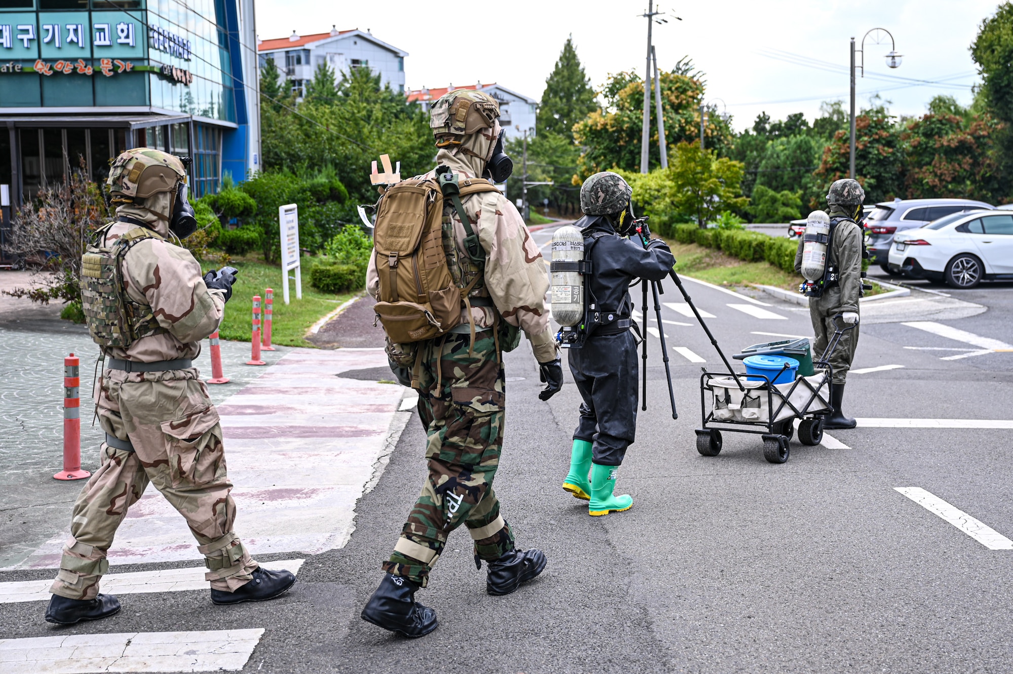 U.S. Air Force Airmen from the 11th Combat Air Base Squadron work with members from the Republic of Korea air force to locate simulated chemical, biological, radiological and nuclear material at Daegu Air Base, Republic of Korea, Sept. 4, 2025. Airmen from the 11 CABS found other ways to train and integrate with ROKAF after participating in exercise Ulchi Freedom Shield 25, a combined, joint, all-domain military training exercise to enhance readiness through realistic combat simulations. (U.S. Air Force photo by Senior Airman Andrew Garavito)