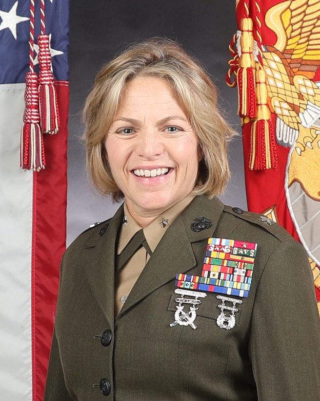 Brigadier General Lauren Edwards Official Photo
