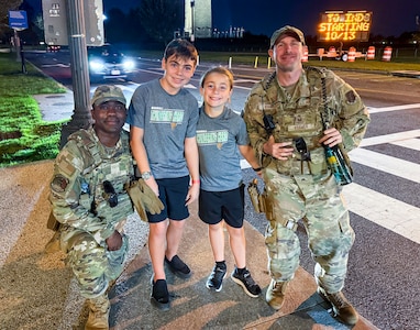 U.S. Air Force Airman Devontae Taylor, left, and Tech. Sgt. Richard Kramer, Airmen with the 172nd Airlift Wing, Mississippi National Guard, with the 112th Military Police Battalion, Mississippi National Guard, Task Force Magnolia, recovered a lost child, center left, near the Washington Monument, Washington, D.C., Oct. 6, 2025. About 2,300 National Guard members are supporting the D.C. Safe and Beautiful mission providing critical support to the D.C. Metropolitan Police Department in ensuring the safety of all who live, work and visit the District.