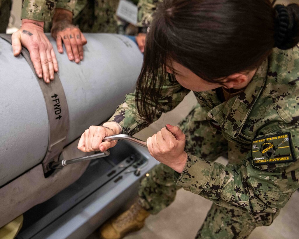 A sailor assigned to the Commanding Officer, Mobile Mine Assembly Group (CONOMAG), trains on a Quickstrike Extended Range (QS-ER) mine as part of Underwater Mine Personnel Qualification Standard Working Group held at Naval Surface Warfare Center Panama City Division. CONOMOG, as well as the Navy Munitions Command Unit Charleston, were the two activities that represented fleet personnel during the event.