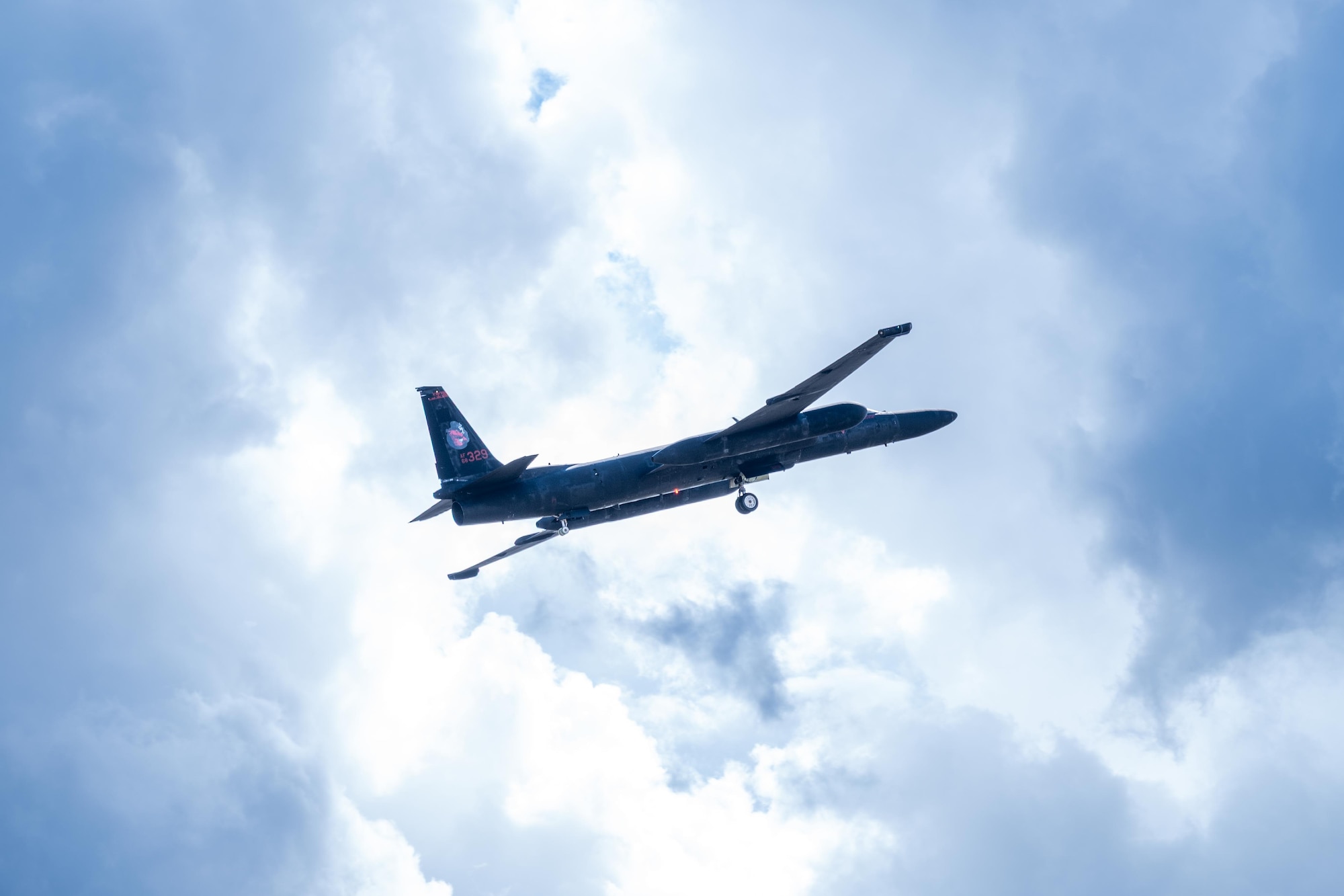 A U-2 Dragon Lady climbs into the sky