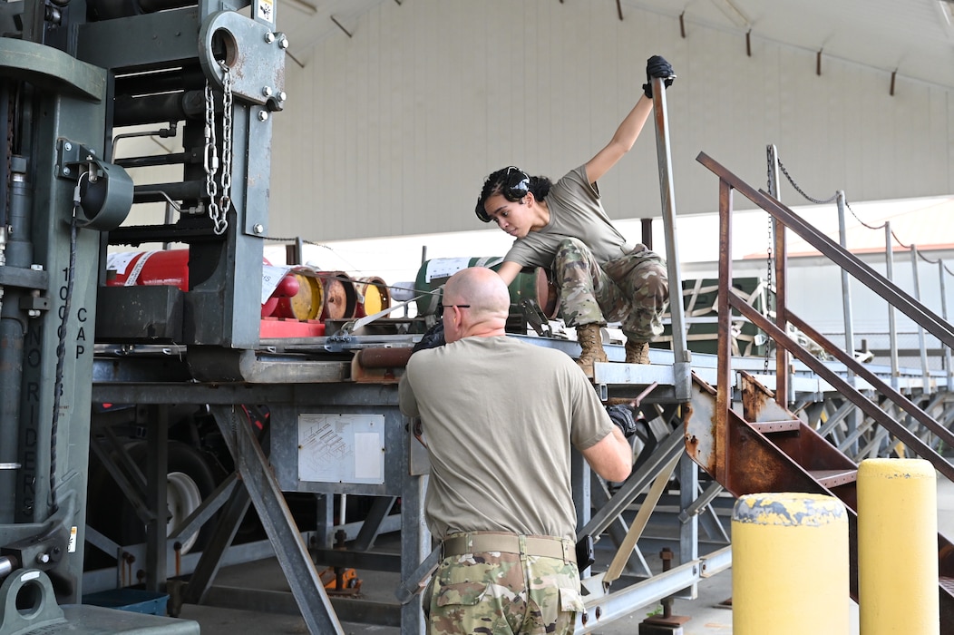 people load cargo