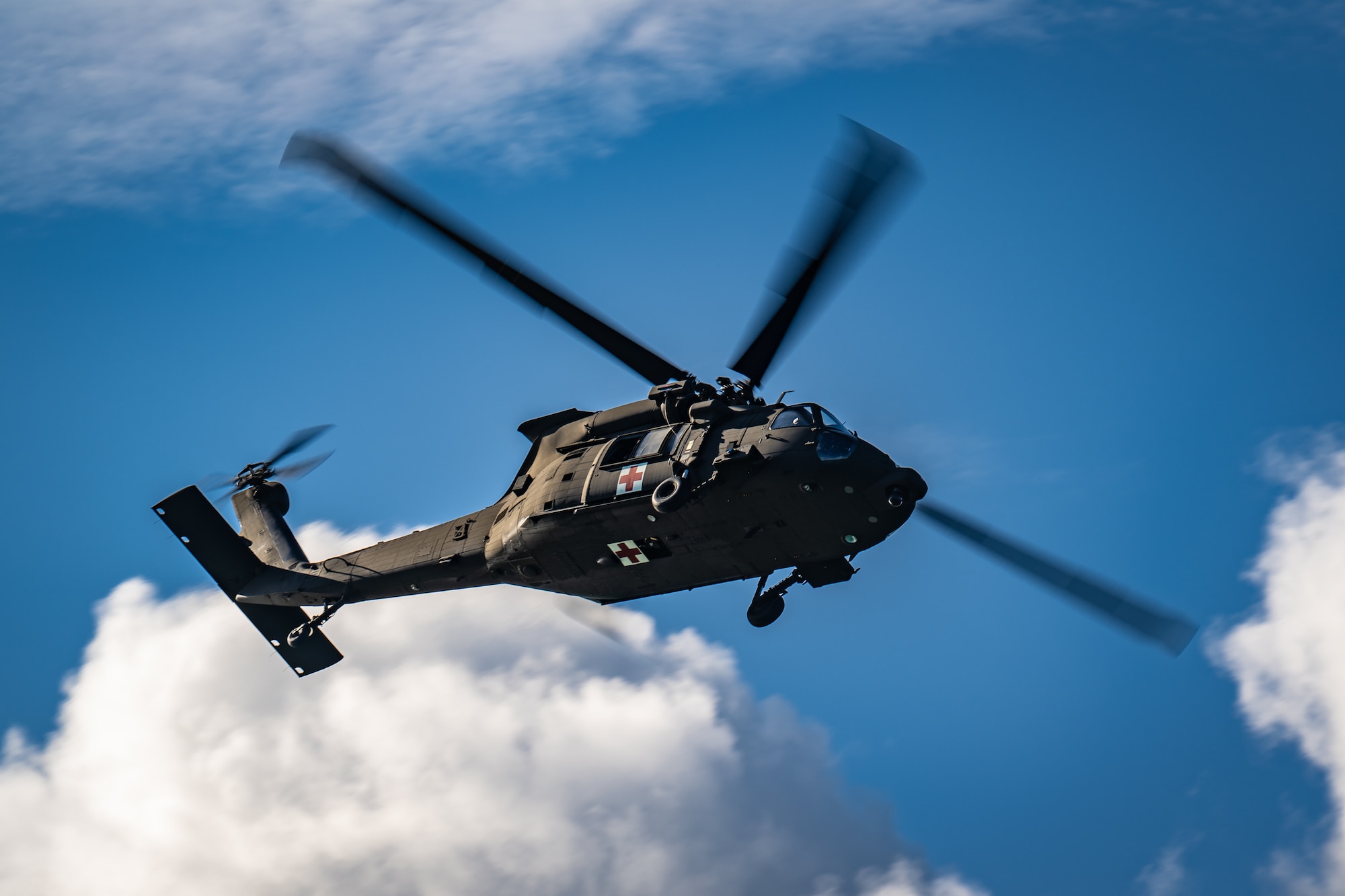 A Mississippi Army National Guard UH-60 Black Hawk from the 185th Aviation Brigade flies over the Caribbean Sea off the coast of St. Croix, U.S. Virgin Islands, Aug. 28, 2025 as part of Emerald Warrior 25.2, a large-scale special operations exercise staged in multiple locations by Air Force Special Operations Command. The unit is proving rotary wing aircraft support for U.S. Air Force special tactics Airmen assigned to the Kentucky Air National Guard’s 123rd Airlift Wing, based in Louisville. (U.S. Air National Guard photo by Dale Greer)