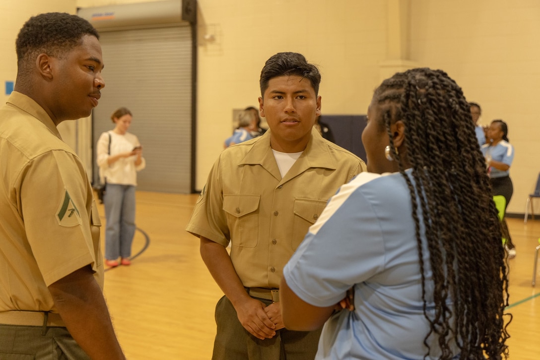 MCLB Albany Marines Partner with Elementary School Teachers to Offer Hands-On Mentorship
