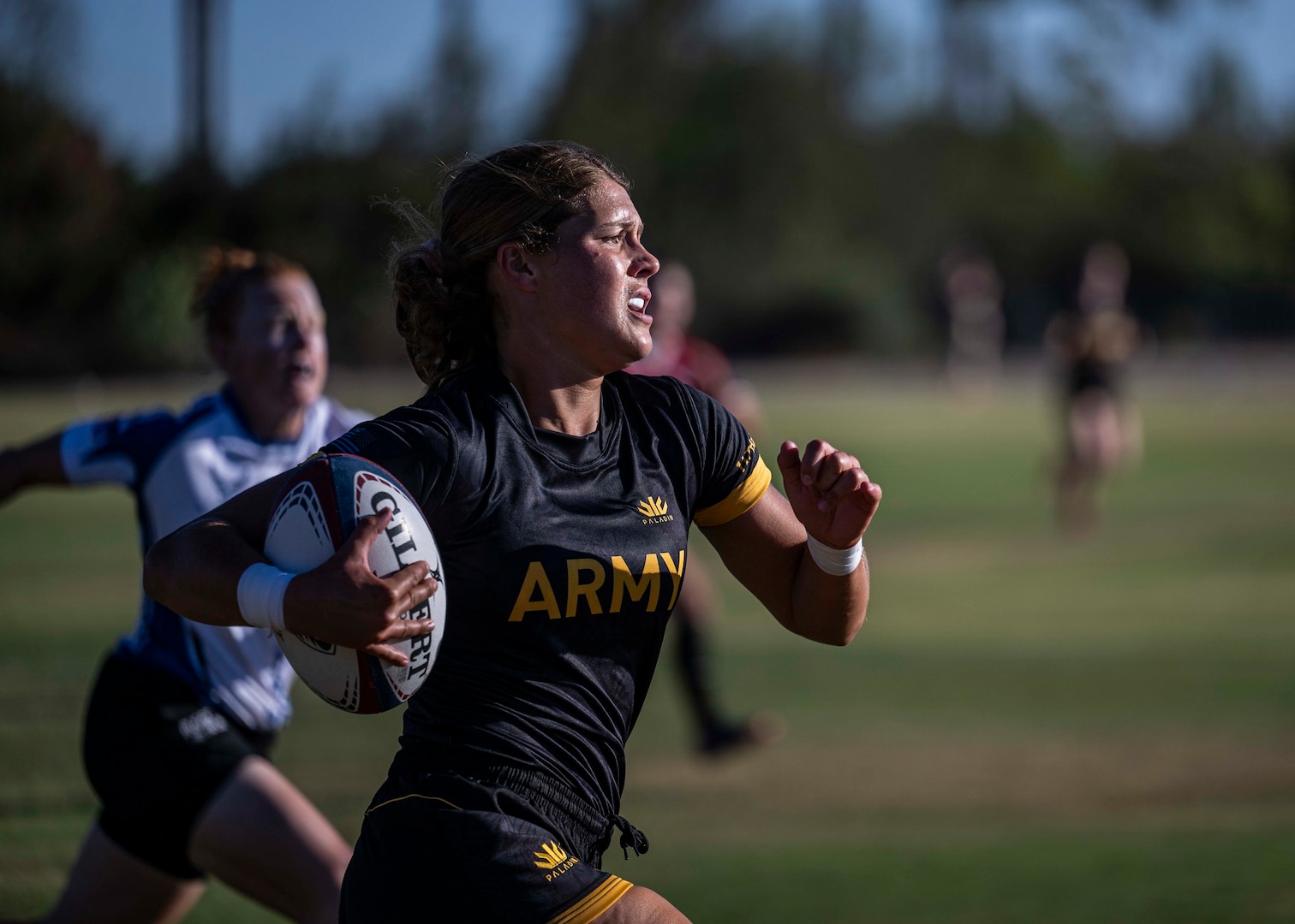 Army 1st Lt. Naomi Colin sprints past Air Force Master Sgt. Sahtara Wehe during Army's 15-14 triumph in the 2025 Armed Forces Women's Rugby Championship game Sept. 7 in Chula Vista, Ca. (Dept. of War Photo by PO1 Colby Mothershead, released)