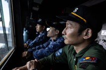 Japan Maritime Self-Defense Force (JMSDF) sailors stand watch in the pilot house of the Arleigh Burke-class guided-missile destroyer USS Higgins (DDG 76) while conducting bilateral operations alongside the JMSDF in the Philippine Sea, Sept. 5.