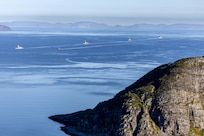 The Royal Norwegian Navy Fridtjof Nansen-class frigate HNoMS Thor Heyerdahl (F-314), left, Royal Norwegian Navy Skjold-class fast patrol boat HNoMS Steil (P-963), second from left, Arleigh Burke-class guided-missile destroyers USS Bainbridge (DDG 96), center, and USS Mahan (DDG 72), second from right, and Royal Norwegian Navy replenishment oiler HNoMS Maud (A-530) transit the Soroysundet off the northern coast of Norway above the Arctic Circle, Sep. 7, 2025.