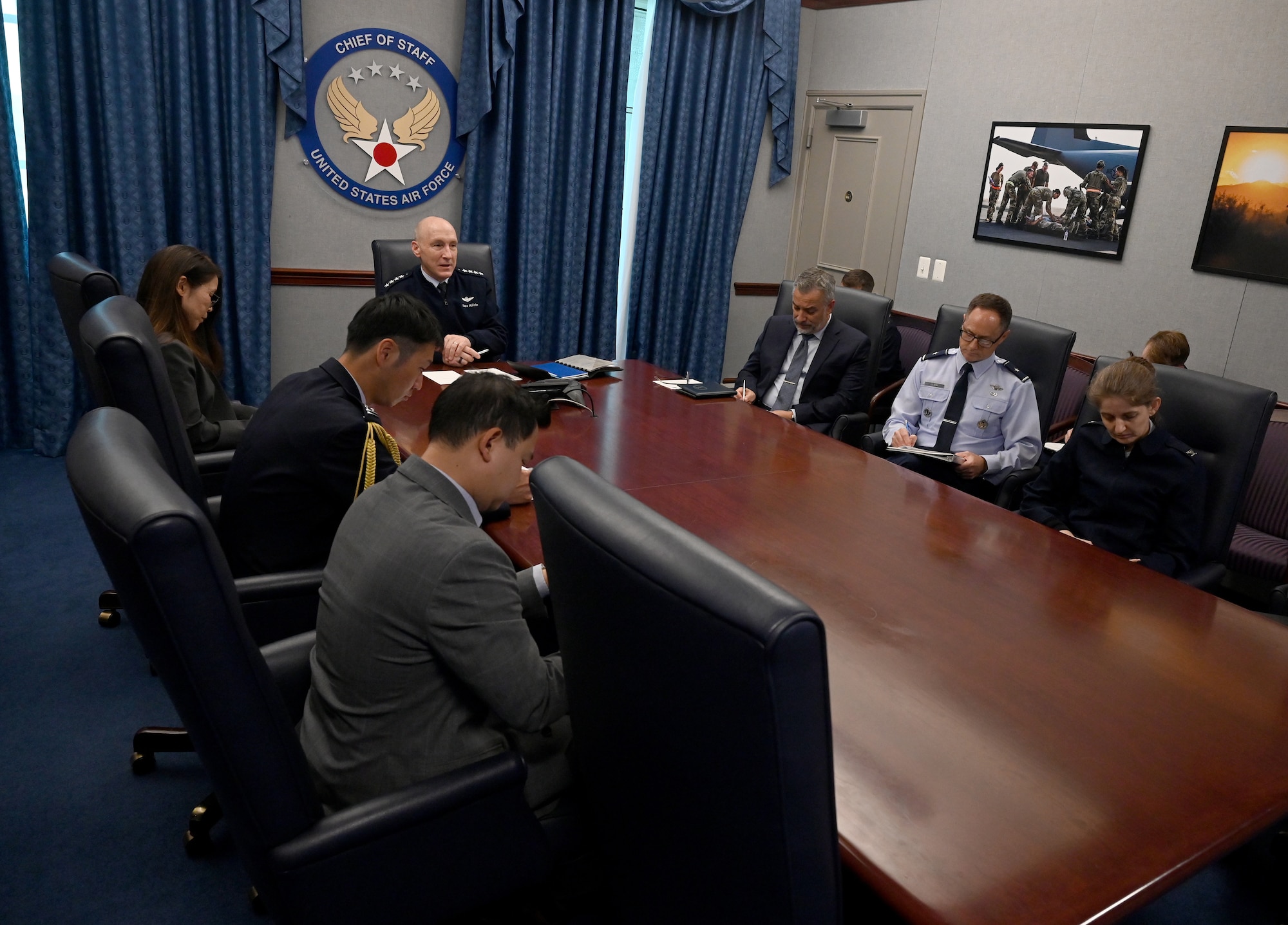 Air Force Chief of Staff Gen. David W. Allvin engages Japan Air Self-Defense Force Chief of Staff Gen. Morita Takehiro in an introductory call at the Pentagon, Arlington, Va., Sept. 8, 2025. The leaders reaffirmed the strength of the U.S.-Japan Alliance, which is the cornerstone of peace and security in the Indo-Pacific region. (Photo by Chad Trujillo)