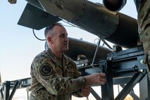 U.S. Air Force Chief Master Sgt. Jeremy Unterseher, command Chief Master Sergeant for Air Combat Command (ACC) assembles a GBU-38 bomb during a visit to Beale Air Base, California, Sept. 5th, 2025. ACC leadership visited the 9th Munitions Squadron’s Air Force Combat Ammunition Center main staging area as part of an immersive tour of the 9th Reconnaissance Wing. The visit deepened their understanding of the critical role the wing plays to advance ACC’s mission by providing high altitude reconnaissance, mission ready airmen and combat ammunition expertise to combatant commands, while integrating resilient installation services. (U.S. Air Force photo by Airman 1st Class Chelsea Arana)