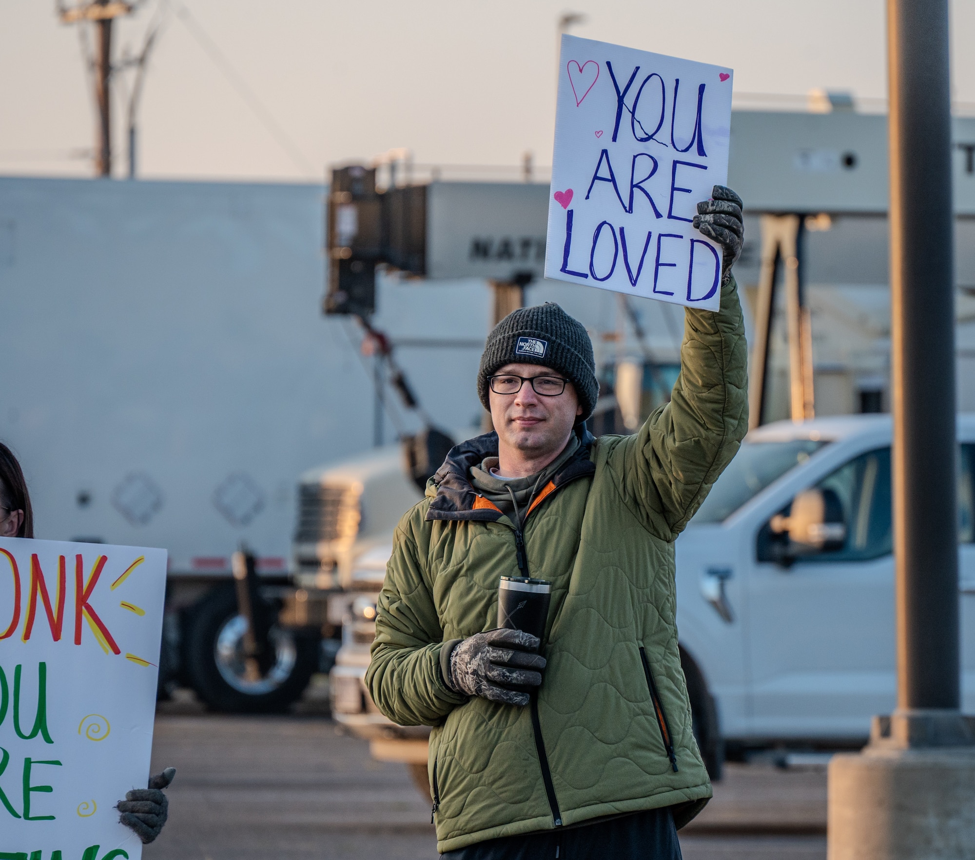Airman hold positive sign