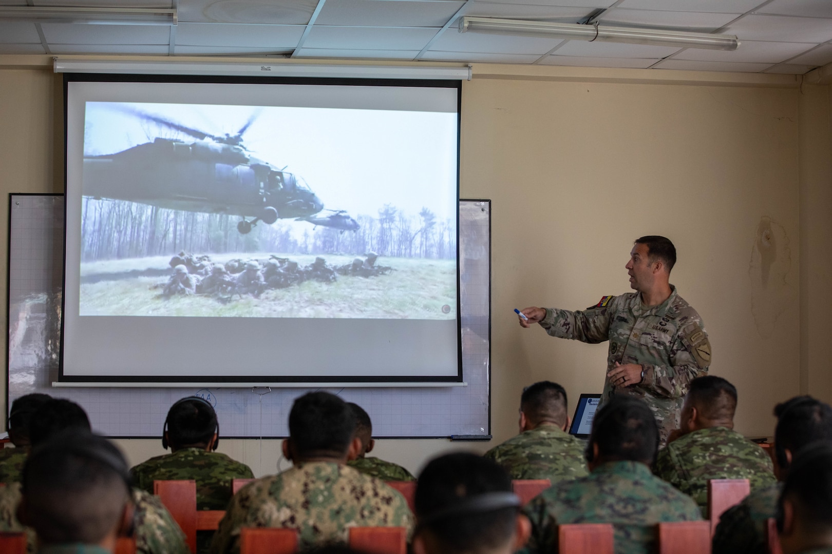 U.S. Army Maj. Ryan Hubbs shows servicemembers of the Ecuadorian 9th Special Forces Brigade a demonstration on mounting and dismounting rotary wing aircraft during air assault operations as part of a joint air assault planning exercise in Latacunga, Ecuador, Aug. 20, 2025.