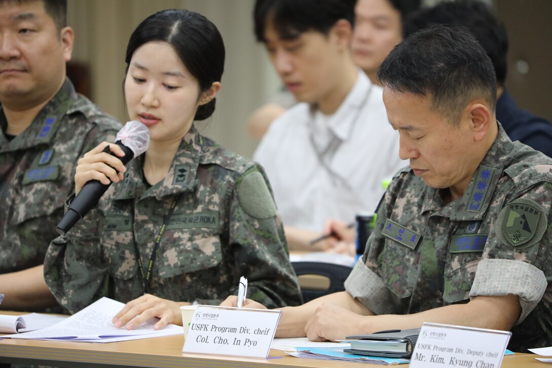 FED AND MND-DIA employees attend symposium to discuss military construction.