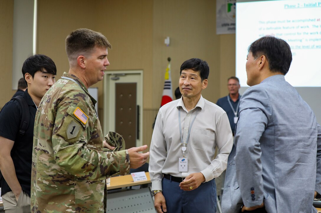 FED AND MND-DIA employees attend symposium to discuss military construction.