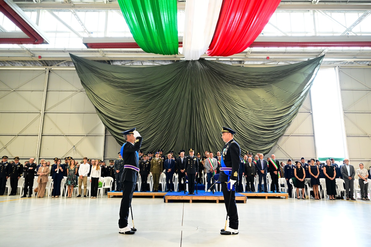 Members of the Italian Air Force salute each other.