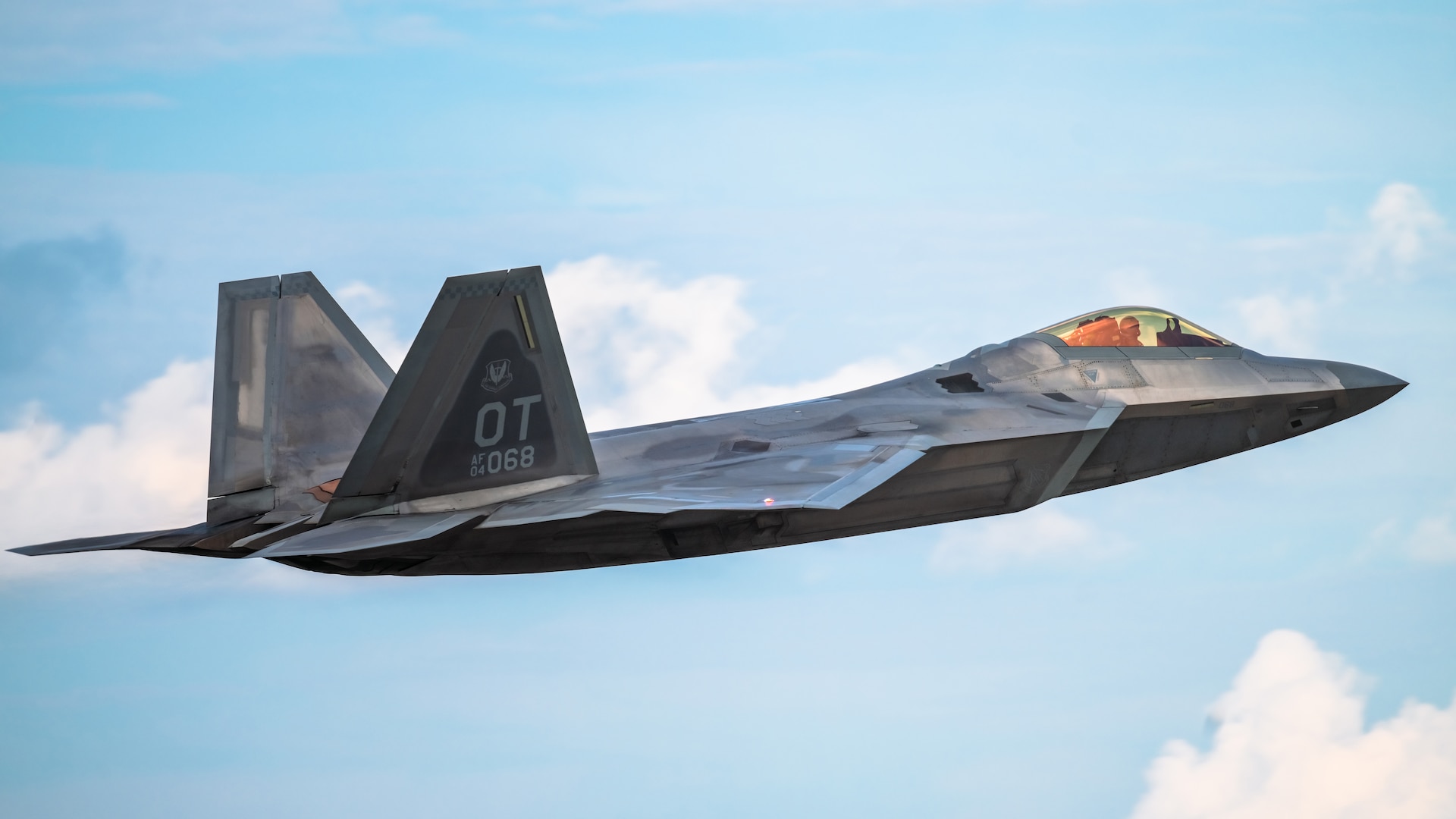 F-22 flying