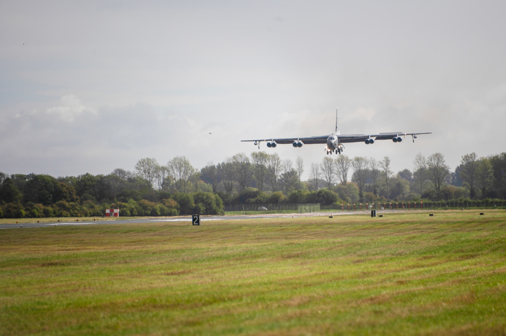 A B-52 Stratofortress comes in for a landing