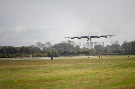 A B-52 Stratofortress comes in for a landing