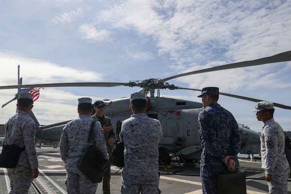 Lt. Sam Melin, from Tacoma, Washington, teaches Sailors from the Philippine Navy and Cmdr. Noriyuki Kawahata, Assistant Defense Attaché of Japan to the Philippines, about flight operations on the flight deck aboard the Arleigh Burke-class guided-missile destroyer USS John Finn (DDG 113) during a subject matter exchange as part of Resolute Dragon in Subic Bay, Philippines, Sept. 11.
