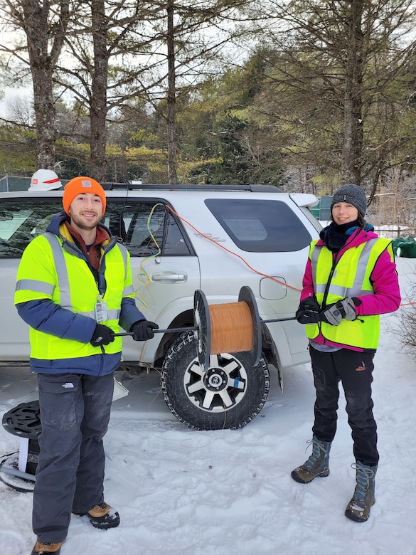 CRREL’s Constantine Coclin (left) and Dr. Meghan Quinn prepare to deploy DAS-Ice on Storrs Pond in Hanover, New Hampshire.