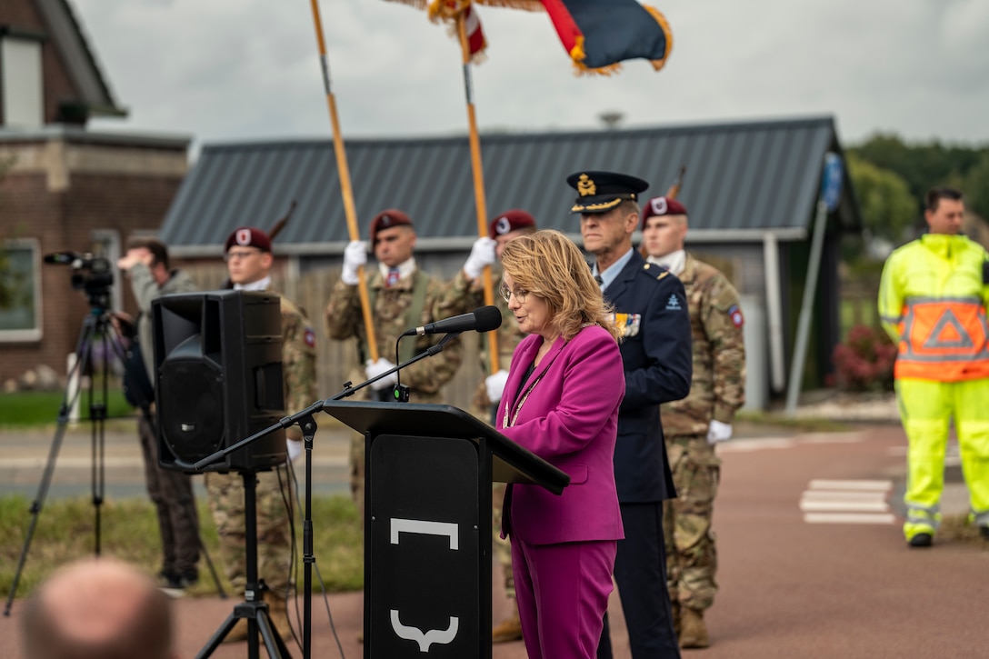 Memorial Unveiled in Grave Honors 1st Lt. Hanford A. Files