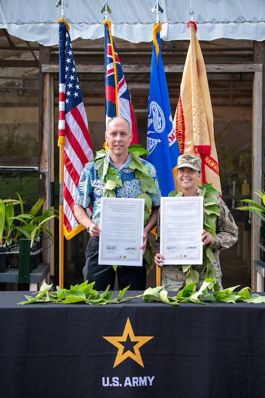 Dr. Chad Walton, University of Hawai‘i System interim vice president for research and innovation, left, and Col. Rachel Sullivan, commander of U.S. Army Garrison Hawai‘i sign an intergovernmental support agreement Sept. 16, 2025 at the Schofield Barracks Seed Lab that expands environmental services, boosts conservation workforce development and strengthens island resilience.