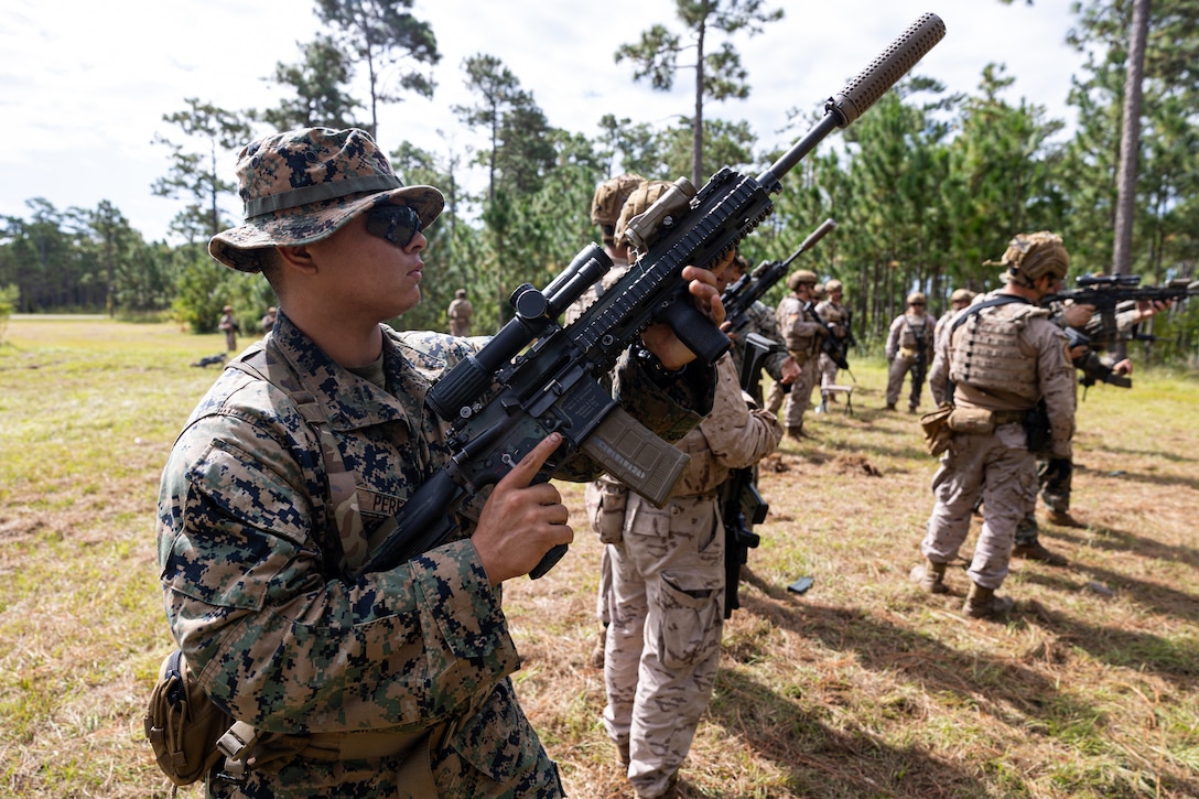 U.S. Marines and Infanteria de Marina (Spanish marines) practice weapons manipulation techniques during Exercise UNITAS 25 at Camp Lejeune, North Carolina, Sept. 15, 2025. UNITAS, which is Latin for “unity,” was conceived in 1959 and has taken place annually since first conducted in 1960. This year marks the 66th iteration of the world’s longest running annual multinational maritime exercise. The exercise trains forces in joint maritime operations that enhance tactical proficiency and increase interoperability with the presence of unmanned air, surface and submarine systems. (U.S. Marine Corps photo by Sgt. Eduardo Delatorre)