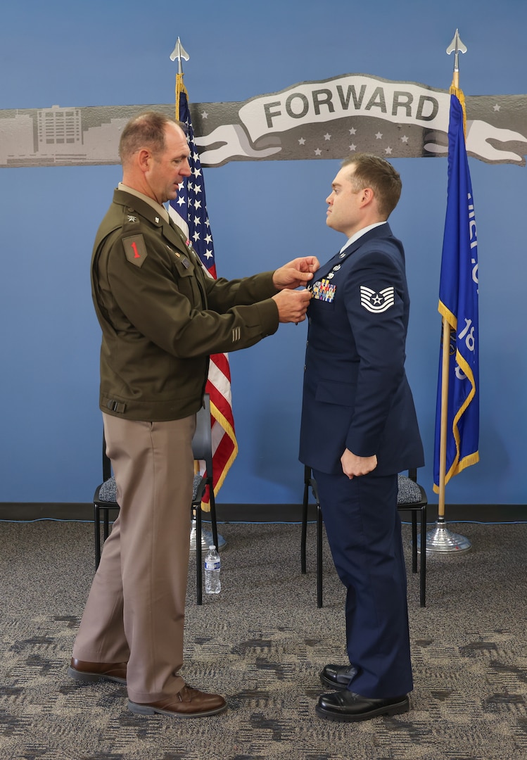 U.S. Air Force Tech. Sgt. Edward Wick, a munitions controller with the 115th Fighter Wing, Wisconsin Air National Guard, receives the 2024 1st. Lt. Thomas E. Wortham IV Achievement Award from U.S. Army Maj. Gen. Matthew J. Strub, Wisconsin’s adjutant general, at Truax Field in Madison, Wisconsin, Sept. 11, 2025. Wick received the award for excellence in his community and his military service through mentorship and commitment to others. (U.S. Air National Guard photo by Staff Sgt. Olivia Sherman)