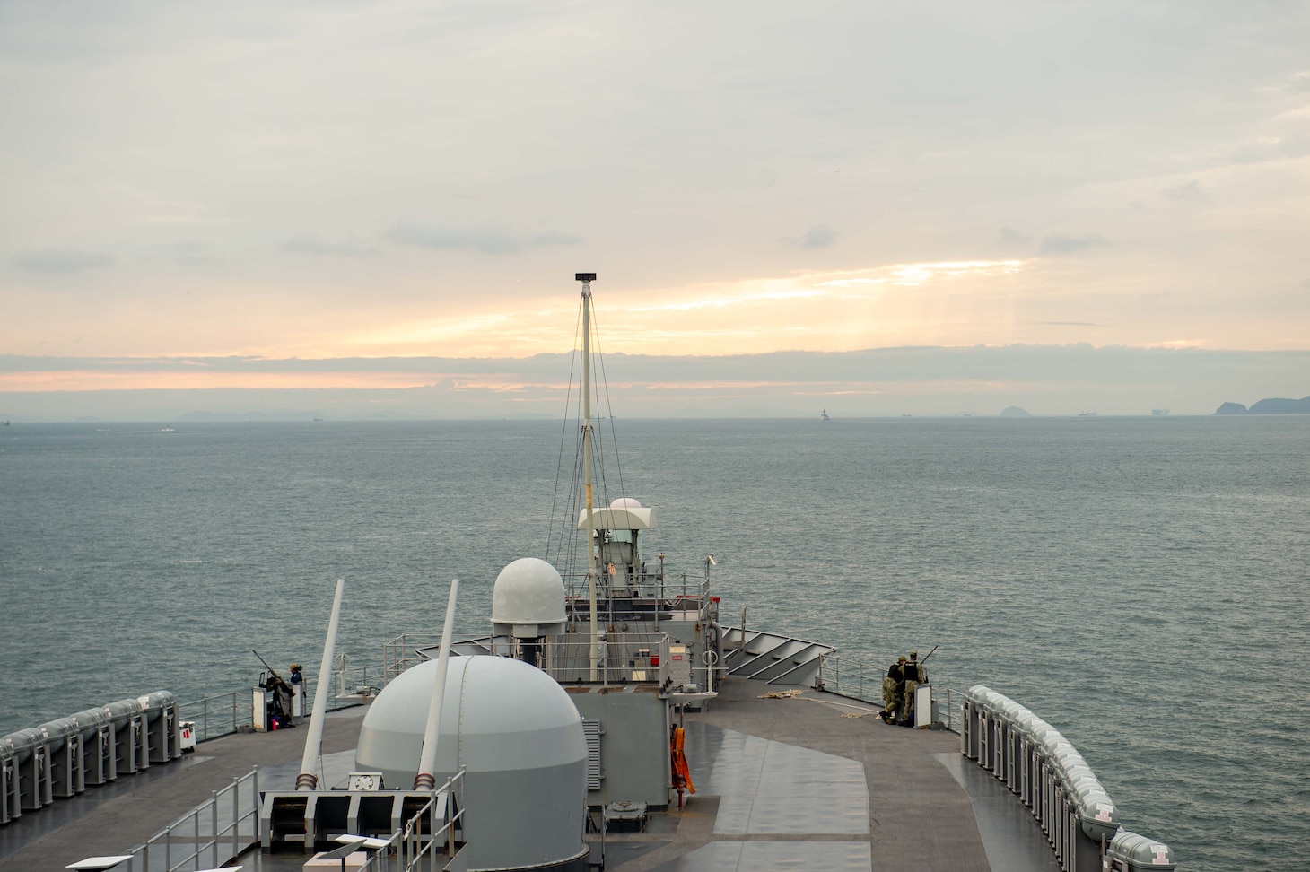 U.S. 7th Fleet flagship USS Blue Ridge (LCC 19) arrives in Pyeongtaek, South Korea, Sept. 18, 2025.