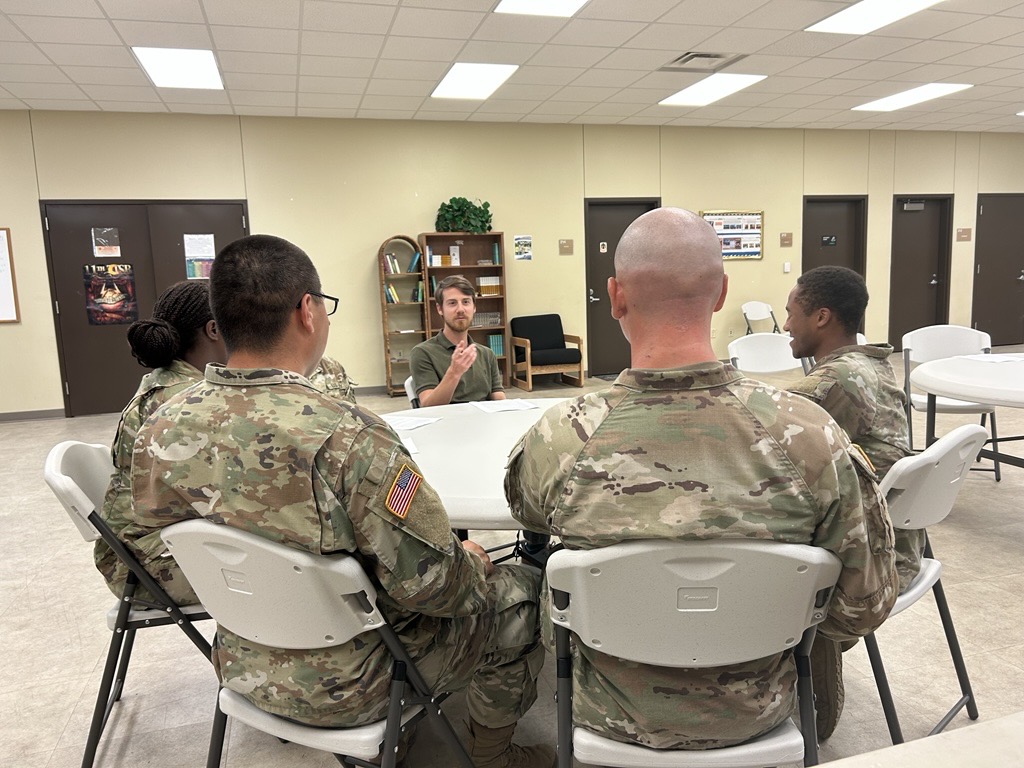 A researcher from the U.S. Army Research Institute for the Behavioral and Social Sciences (ARI) conducts a focus group with Soldiers at Fort Hood, TX on August 27, 2025.