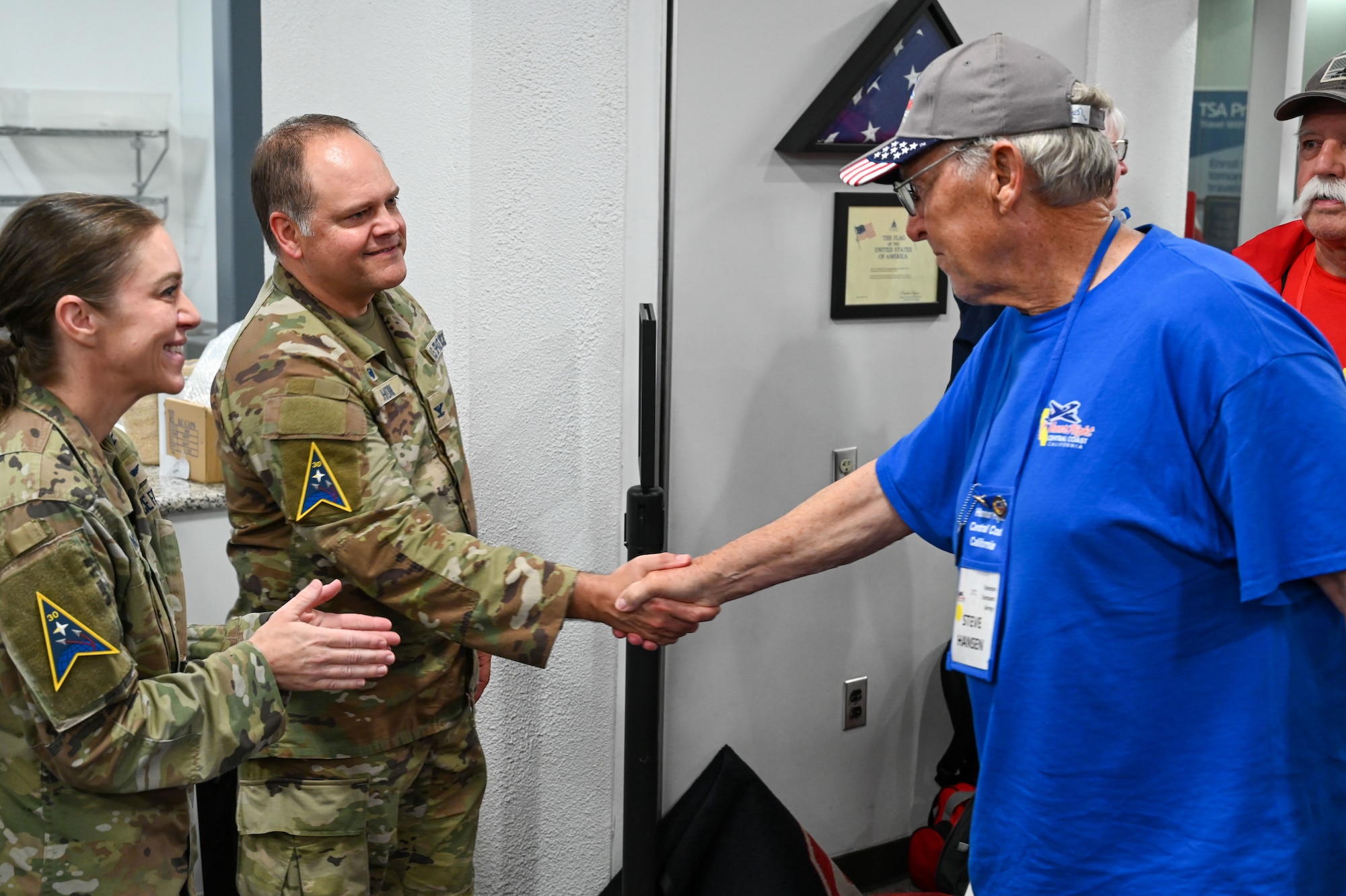 2 men shake hands