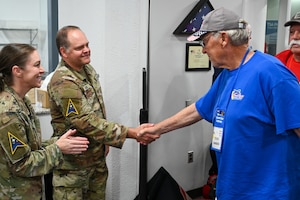 2 men shake hands