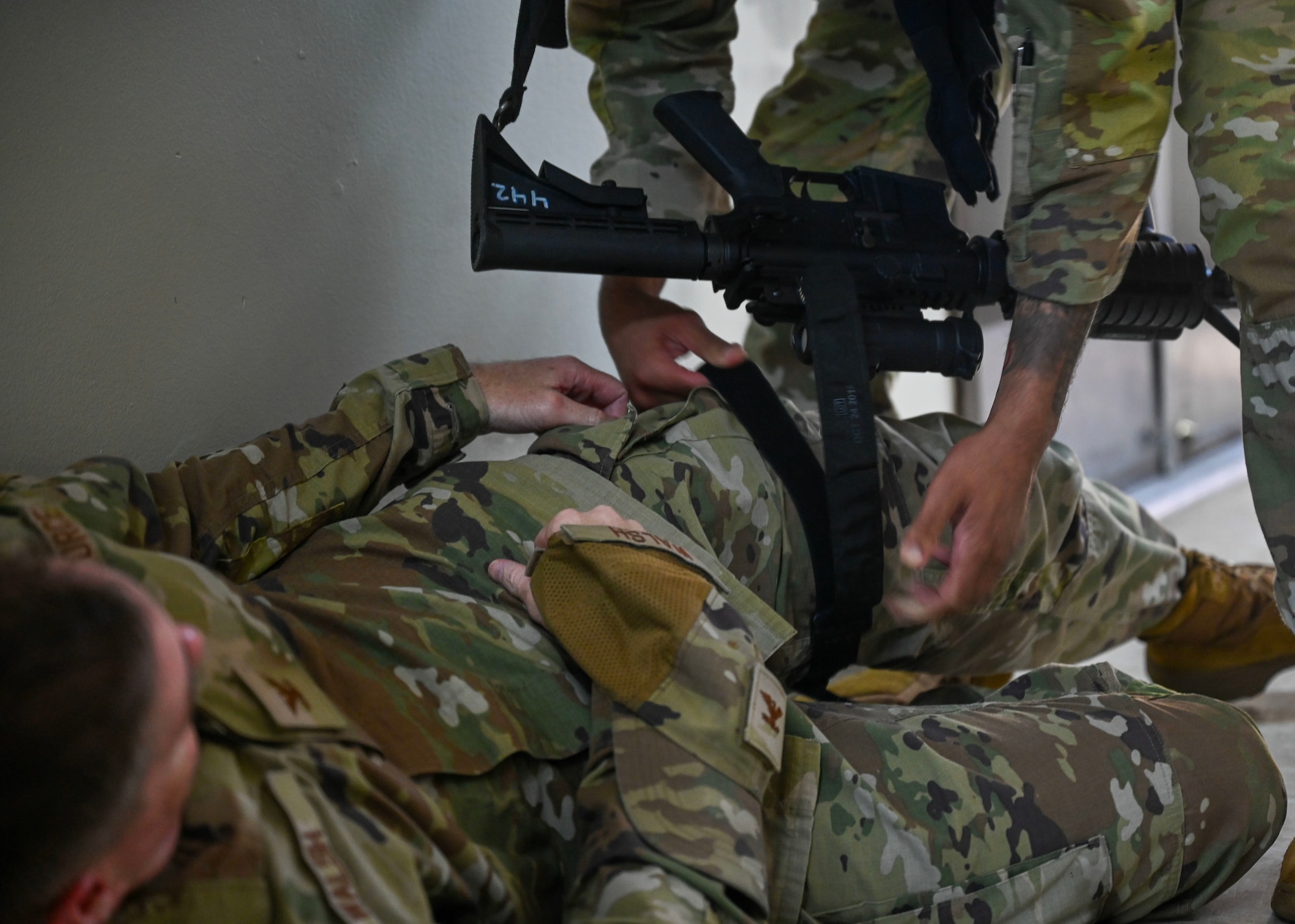 A tourniquet is applied to a simulated casualty during an active shooter exercise at Osan Air Base, Republic of Korea, Sept. 18, 2025. The exercise tested teamwork, communication, and coordination with base-wide emergency response agencies. (U.S. Air Force photo by Staff Sgt. Sarah Williams)